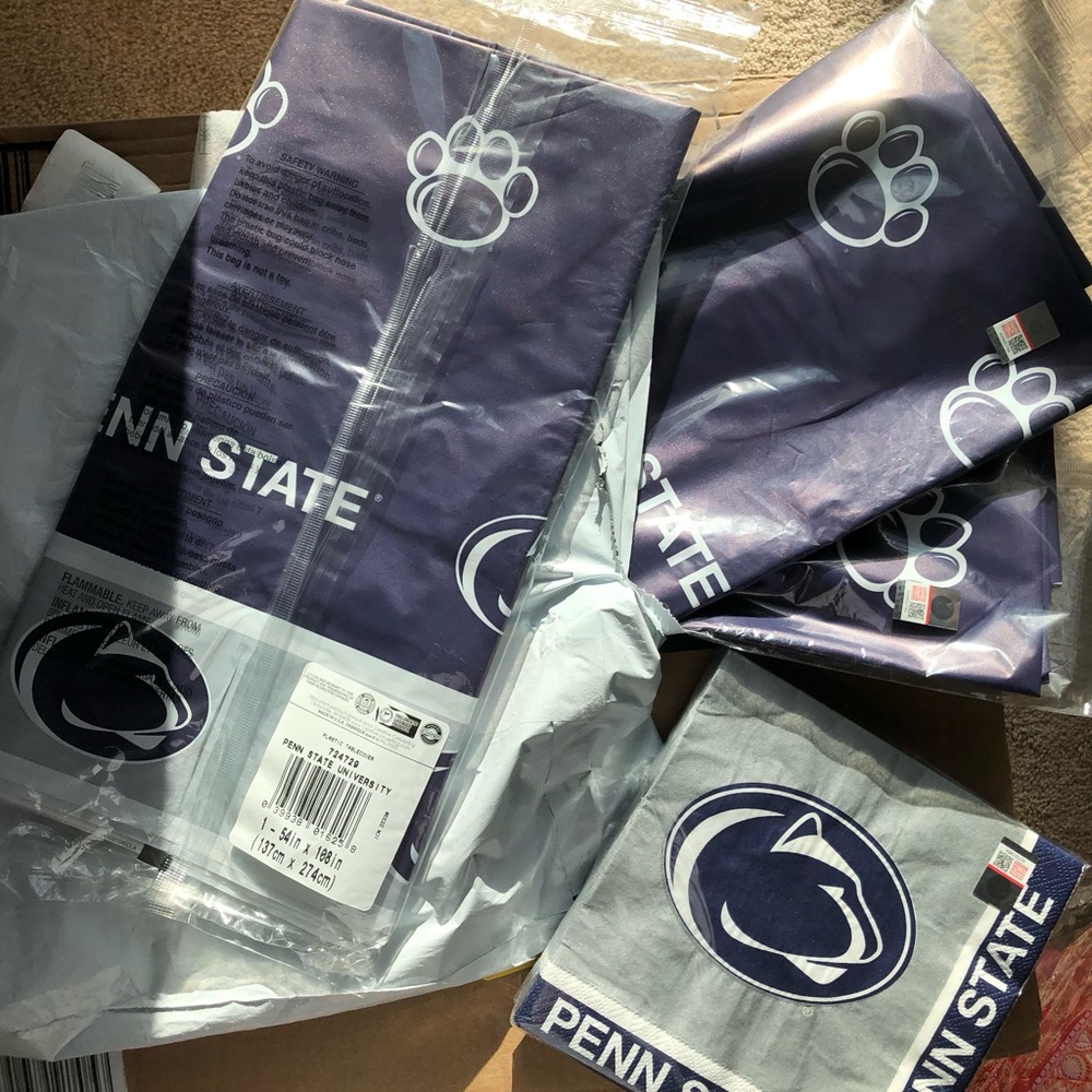 $10 each NEW Penn State Logo Napkins & table covers